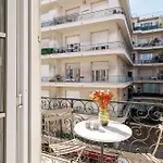 Wide & 3 Bdr - Ac & Balcony 아파트 *