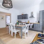 Wide & 3 Bdr - Ac & Balcony 아파트 니스