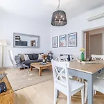 Wide & 3 Bdr - Ac & Balcony 아파트 *