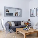 Wide & 3 Bdr - Ac & Balcony 아파트 니스
