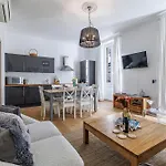 Wide & 3 Bdr - Ac & Balcony * 니스