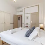 아파트 Wide & 3 Bdr - Ac & Balcony *
