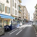 Wide & 3 Bdr - Ac & Balcony 아파트