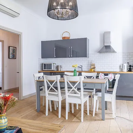 Wide & 3 Bdr - Ac & Balcony Appartamento