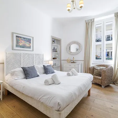 Wide & 3 Bdr - Ac & Balcony Appartamento