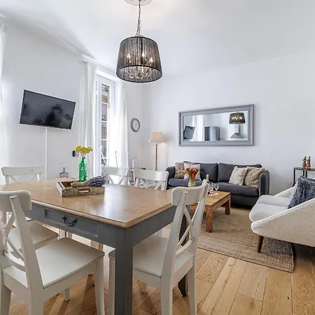 Wide & 3 Bdr - Ac & Balcony Nizza