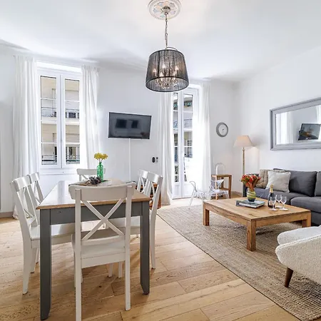 Wide & 3 Bdr - Ac & Balcony Appartamento *