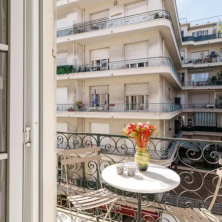 Wide & 3 Bdr - Ac & Balcony Appartamento *