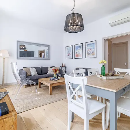 Wide & 3 Bdr - Ac & Balcony Appartamento *