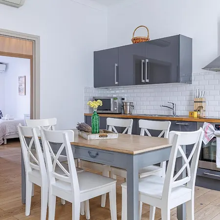 Wide&central 3 Bdr - Ac&balcony Niza
