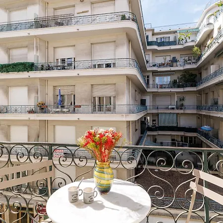Wide & 3 Bdr - Ac & Balcony Appartamento