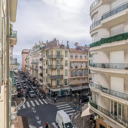 Wide&central 3 Bdr - Ac&balcony *