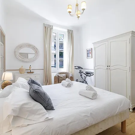 Wide & 3 Bdr - Ac & Balcony * Nice
