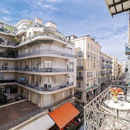 Wide&central 3 Bdr - Ac&balcony