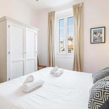 Wide & 3 Bdr - Ac & Balcony *