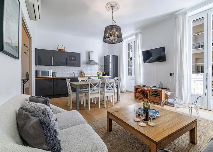 Wide & 3 Bdr - Ac & Balcony * Nice