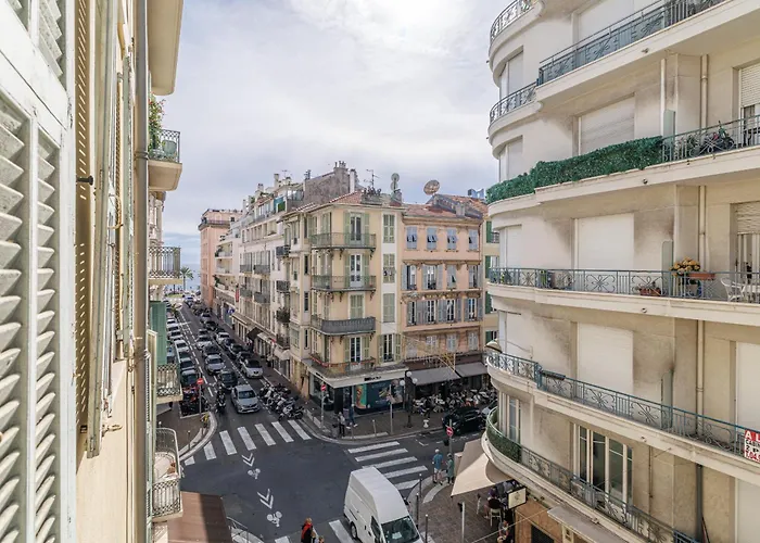 Wide & 3 Bdr - Ac & Balcony *
