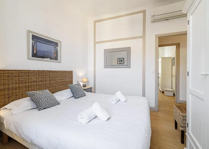 Wide & 3 Bdr - Ac & Balcony