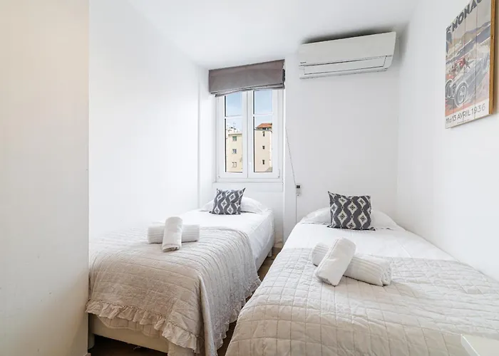 Wide & 3 Bdr - Ac & Balcony * Nice