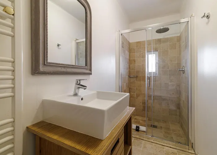 Apartment Wide & 3 Bdr - Ac & Balcony
