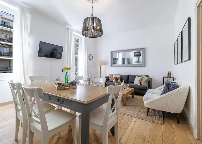 Wide & 3 Bdr - Ac & Balcony نيس