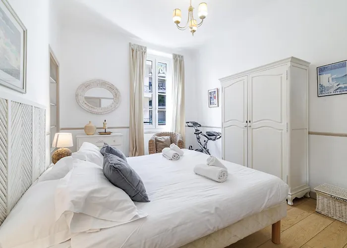 Wide & 3 Bdr - Ac & Balcony * نيس