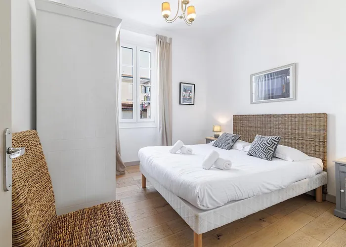 Wide & 3 Bdr - Ac & Balcony